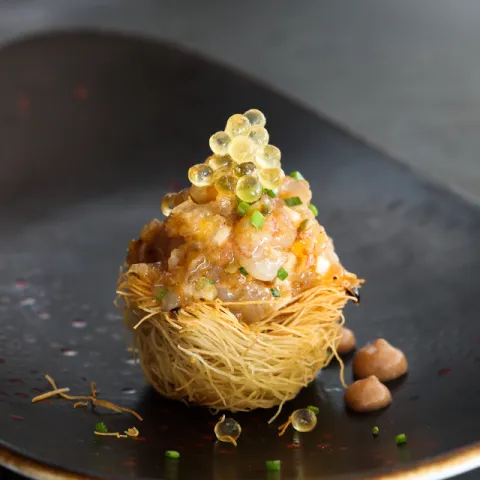 Niu de pasta kataïfi amb tàrtar de llagostins